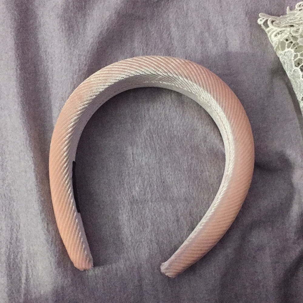 A cute headband never worn